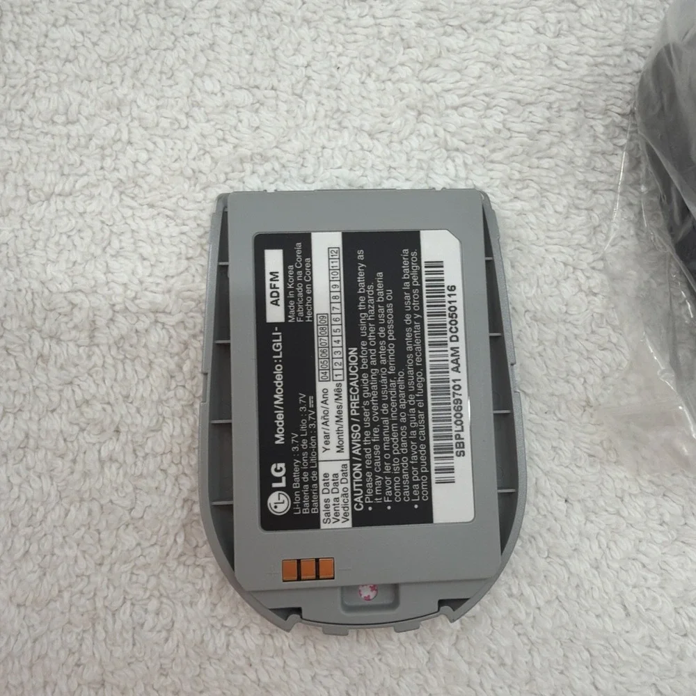 LG VX4500 Metallic Silver (Verizon) Cell Flip Phone W/Charger, Clip, CD, Cord